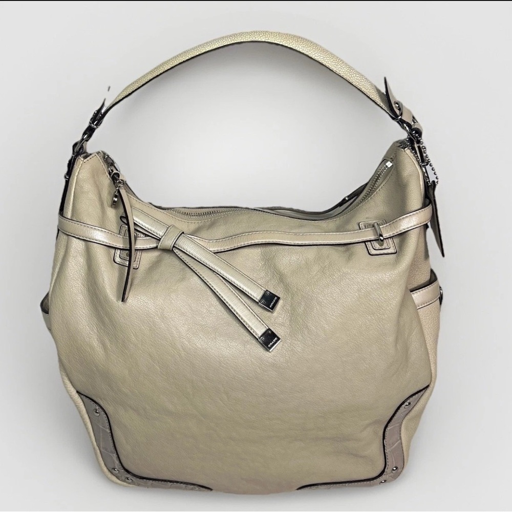 Coach Pinnacle Allie Bone Shoulder Bag w/ Silver Accents in excellent condition